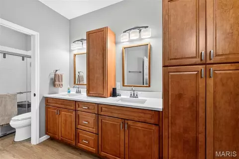 Bath - 18 Eagle Bluff Ln, Saint Charles, MO 63303 photo 1 of 4