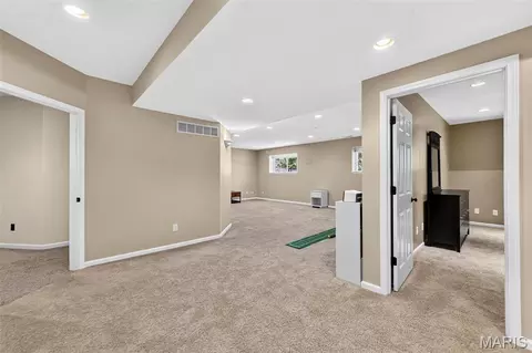 Entry Way - 18 Eagle Bluff Ln, Saint Charles, MO 63303 photo 4 of 4