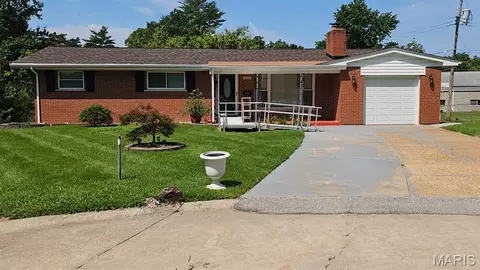 2625 Terri Lee Ct, Saint Louis, MO 63114