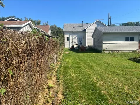 Exterior - 414 E Wilson Ave, Gillespie, IL 62033 photo 4 of 4