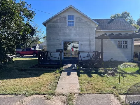 Other - 414 E Wilson Ave, Gillespie, IL 62033 photo 1 of 5