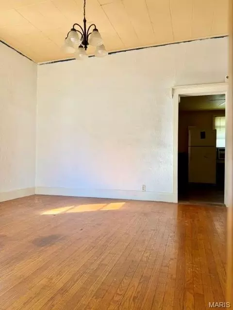 Living - 508 S Bradley St, Palmyra, MO 63461 photo 2 of 4