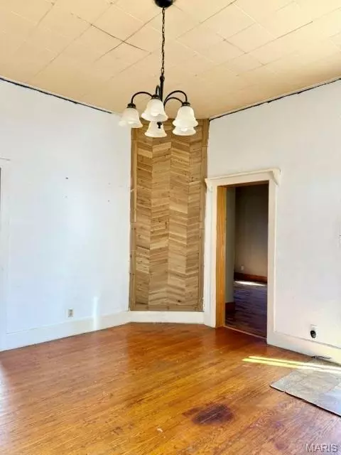 Living - 508 S Bradley St, Palmyra, MO 63461 photo 4 of 4