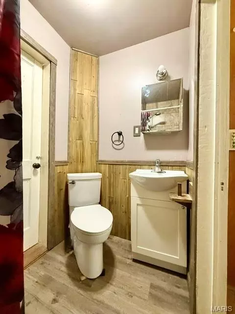Bath - 508 S Bradley St, Palmyra, MO 63461 photo 1 of 3