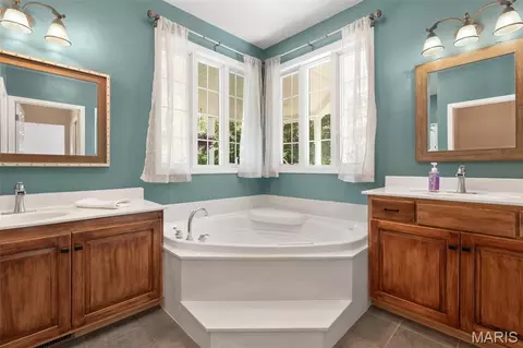 Bath - 1690 Hackberry Dr, Union, MO 63084 photo 1 of 8