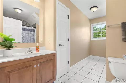 Bath - 1690 Hackberry Dr, Union, MO 63084 photo 7 of 8