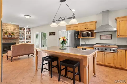 Kitchen - 1690 Hackberry Dr, Union, MO 63084 photo 2 of 6