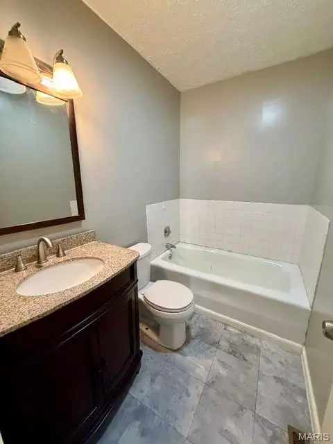 Bath - 207 Pine St, Greenfield, IL 62044 photo 1 of 4