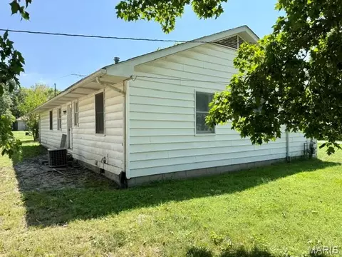 Exterior - 207 Pine St, Greenfield, IL 62044 photo 1 of 1