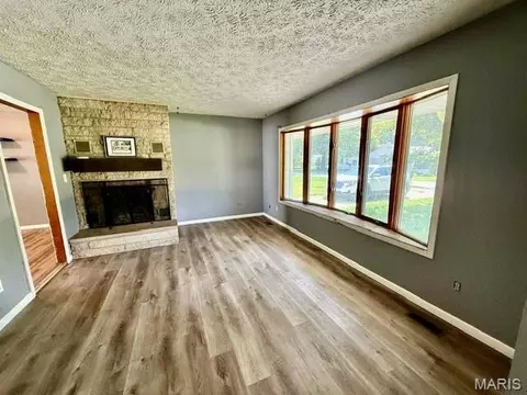 Living - 207 Pine St, Greenfield, IL 62044 photo 1 of 5