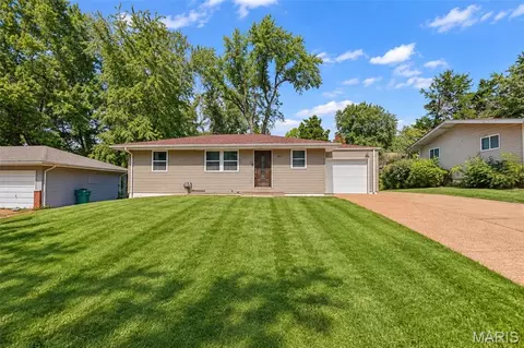 821 Font Ln, Saint Louis, MO 63137