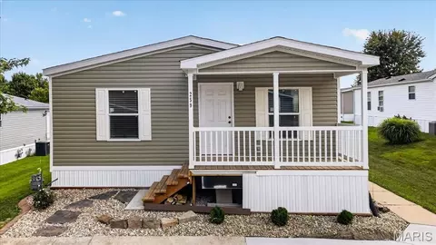 259 Silver Fox Xing, Collinsville, IL 62234