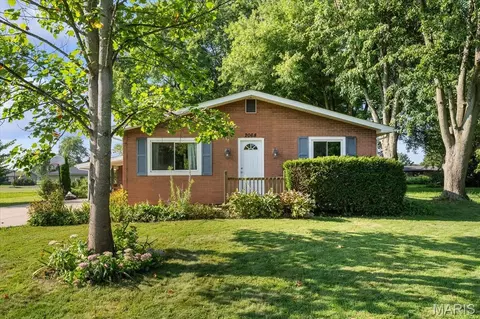 2068 Jolly Roger Dr, Edwardsville, IL 62025