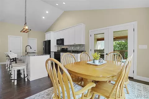 Dining - 121 Cherry Hills Ct, Washington, MO 63090 photo 2 of 2