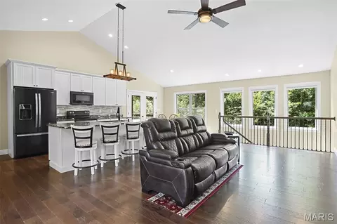 Other - 121 Cherry Hills Ct, Washington, MO 63090 photo 4 of 11
