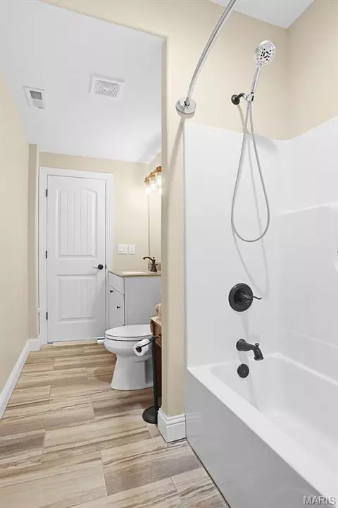 Bath - 121 Cherry Hills Ct, Washington, MO 63090 photo 8 of 8