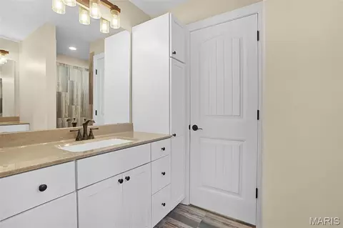 Bath - 121 Cherry Hills Ct, Washington, MO 63090 photo 2 of 8