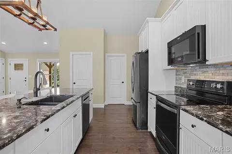 Kitchen - 121 Cherry Hills Ct, Washington, MO 63090 photo 3 of 3