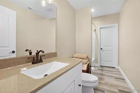 Bath - 121 Cherry Hills Ct, Washington, MO 63090 photo 7 of 8