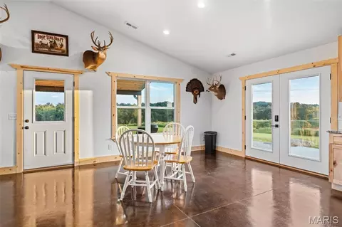 Entry Way - 26301 Maple Dr, Bucklin, MO 64631 photo 1 of 2