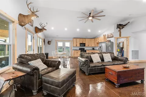 Living - 26301 Maple Dr, Bucklin, MO 64631 photo 2 of 3