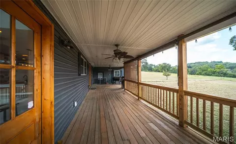 Exterior - 4411 Rock Rd, Bourbon, MO 65441 photo 4 of 11