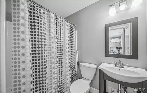 Bath - 4411 Rock Rd, Bourbon, MO 65441 photo 4 of 6