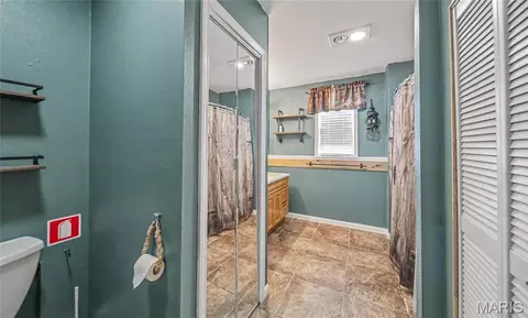 Entry Way - 4411 Rock Rd, Bourbon, MO 65441 photo 6 of 7