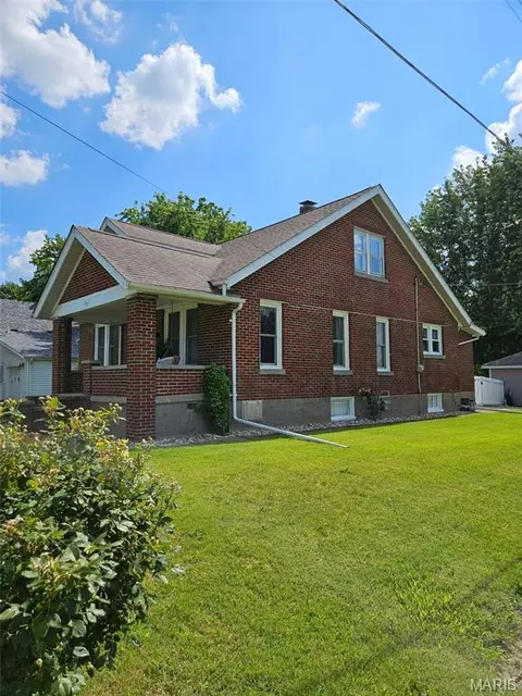 Exterior - 907 N Sparta St, Steeleville, IL 62288 photo 4 of 8
