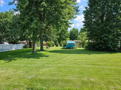 Exterior - 907 N Sparta St, Steeleville, IL 62288 photo 7 of 9