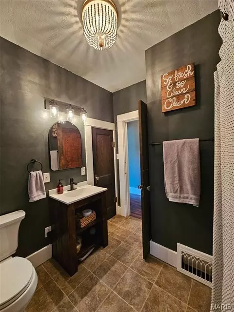 Bath - 907 N Sparta St, Steeleville, IL 62288 photo 3 of 4