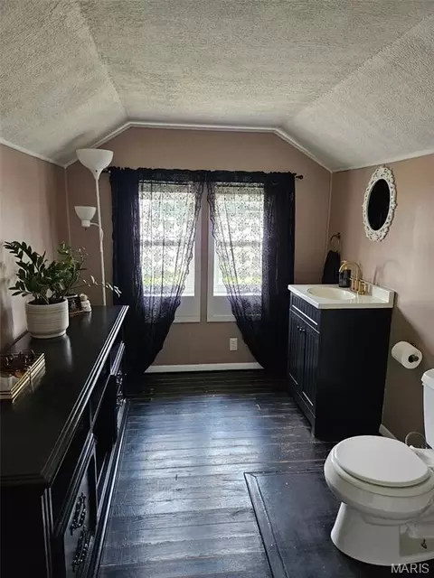 Bath - 907 N Sparta St, Steeleville, IL 62288 photo 4 of 4