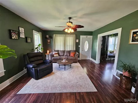 Living - 907 N Sparta St, Steeleville, IL 62288 photo 2 of 2