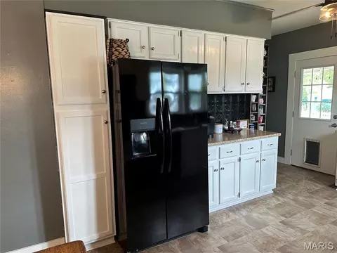 Kitchen - 907 N Sparta St, Steeleville, IL 62288 photo 3 of 4