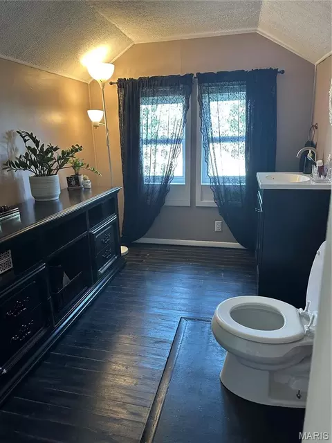 Bath - 907 N Sparta St, Steeleville, IL 62288 photo 4 of 4