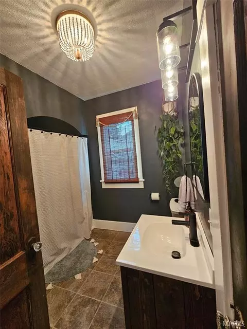 Bath - 907 N Sparta St, Steeleville, IL 62288 photo 2 of 4