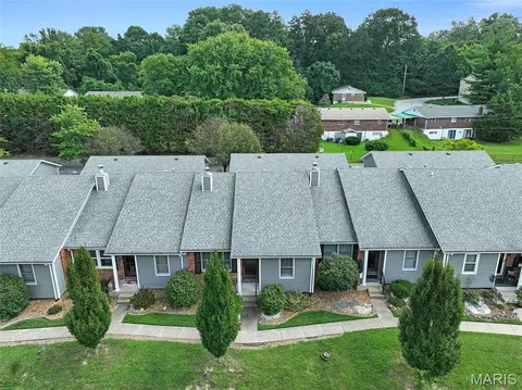 300 Pine Lake Rd #14, Collinsville, IL 62234