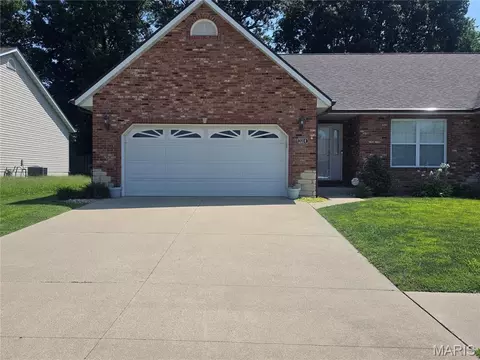 2214 Madero Dr, Shiloh, IL 62221