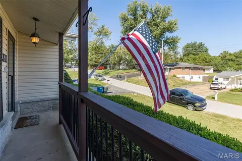 Exterior - 1998 Ridgeway Dr, Arnold, MO 63010 photo 5 of 9