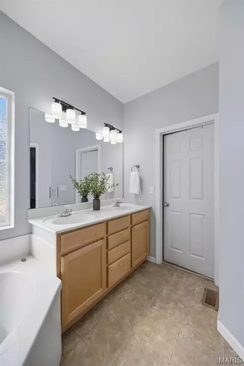 Bath - 348 Fallon Pkwy, O'fallon, MO 63376 photo 2 of 6