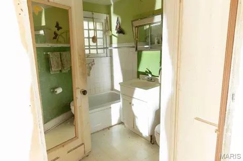 Bath - 307 N Jackson St, Kennett, MO 63857 photo 2 of 2
