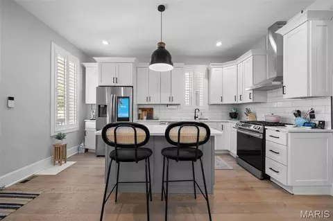 Kitchen - 2810 Saint Vincent Ave, Saint Louis, MO 63104 photo 2 of 4