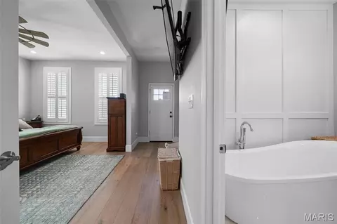 Entry Way - 2810 Saint Vincent Ave, Saint Louis, MO 63104 photo 8 of 8