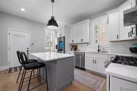 Kitchen - 2810 Saint Vincent Ave, Saint Louis, MO 63104 photo 3 of 4