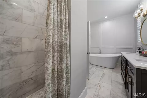 Bath - 2810 Saint Vincent Ave, Saint Louis, MO 63104 photo 4 of 5