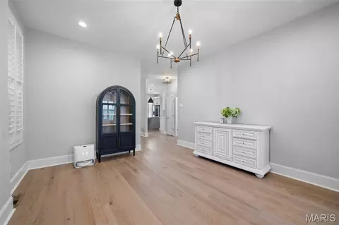 Entry Way - 2810 Saint Vincent Ave, Saint Louis, MO 63104 photo 2 of 8