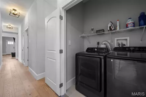 Entry Way - 2810 Saint Vincent Ave, Saint Louis, MO 63104 photo 6 of 8