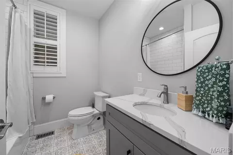 Bath - 2810 Saint Vincent Ave, Saint Louis, MO 63104 photo 1 of 5