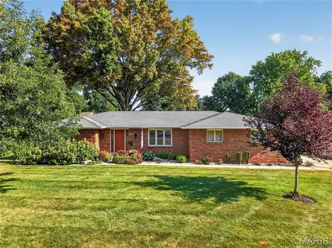 72 Champagne Dr, Lake Saint Louis, MO 63367
