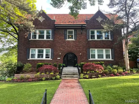 7700 Shirley Dr, Clayton, MO 63105